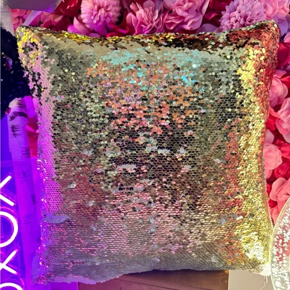 🩷 Sequined Pillow Cover Reveals Hidden Message 🩷 Pillow Insert Sold Separately - Picture 4 of 4